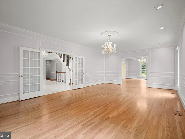 9809 Hall Rd — Photo 8