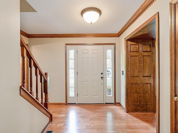 2nd image of 6386 Derbyshire Ln