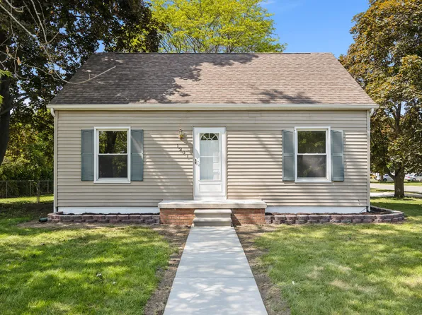 1201 Shady Ln, Tecumseh, MI 49286