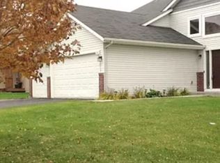 212 Pottok Ln, Shakopee, MN 55379