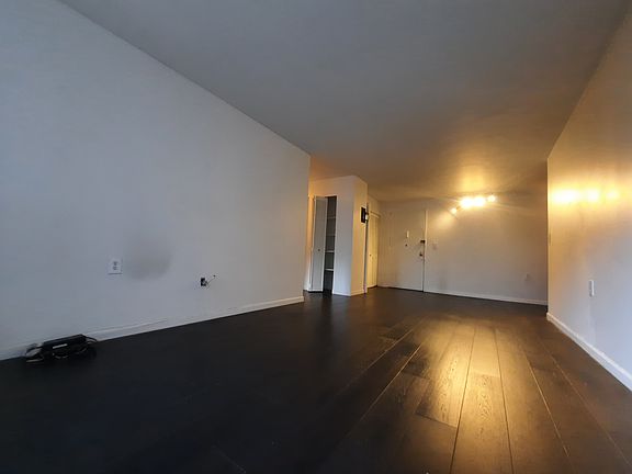 5th image of 829 Greenwood Ave #501
