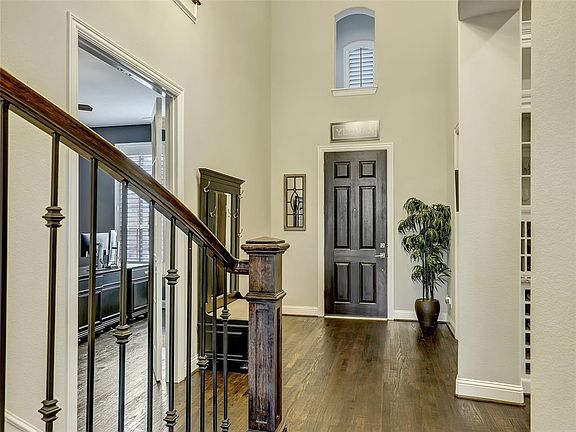 3rd image of 721 Almeda Dr