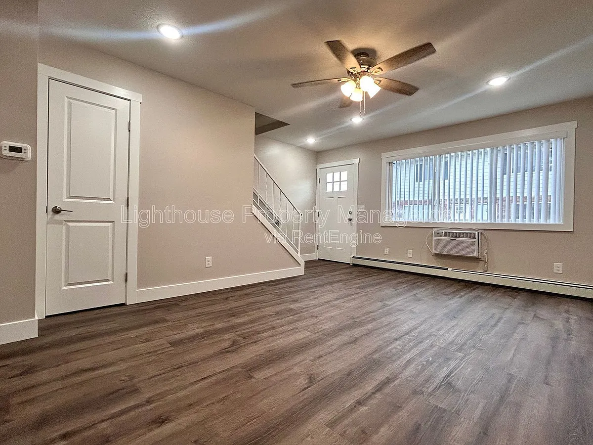 Building Photo - 2855 Taft Ave SW #12