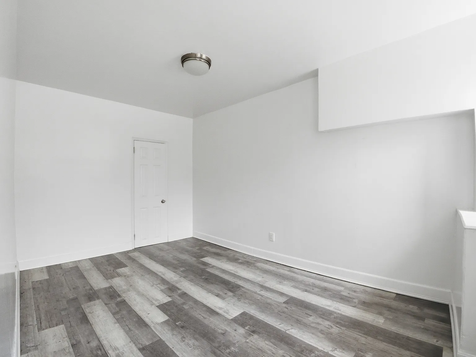 3 bed, 950 sqft, $3,300 — Photo 2