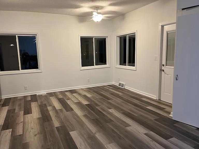 121 N Maple St — Photo 4