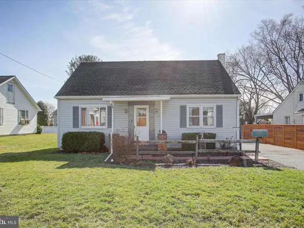 712 Stanley Ave, Chambersburg, PA 17201