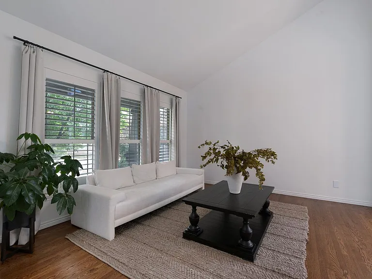 1411 Fieldwood Ct — Photo 6