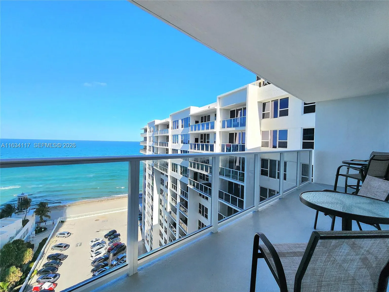 Alexander Towers Condo — Photo 2