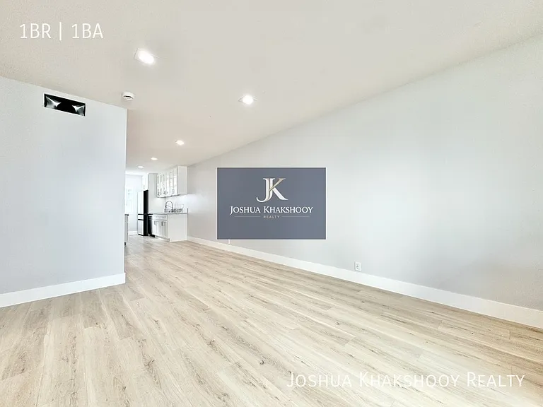 604 N Flores St #5 — Photo 7