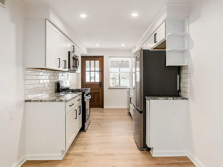 42 N Westgate Ave #D — Photo 8