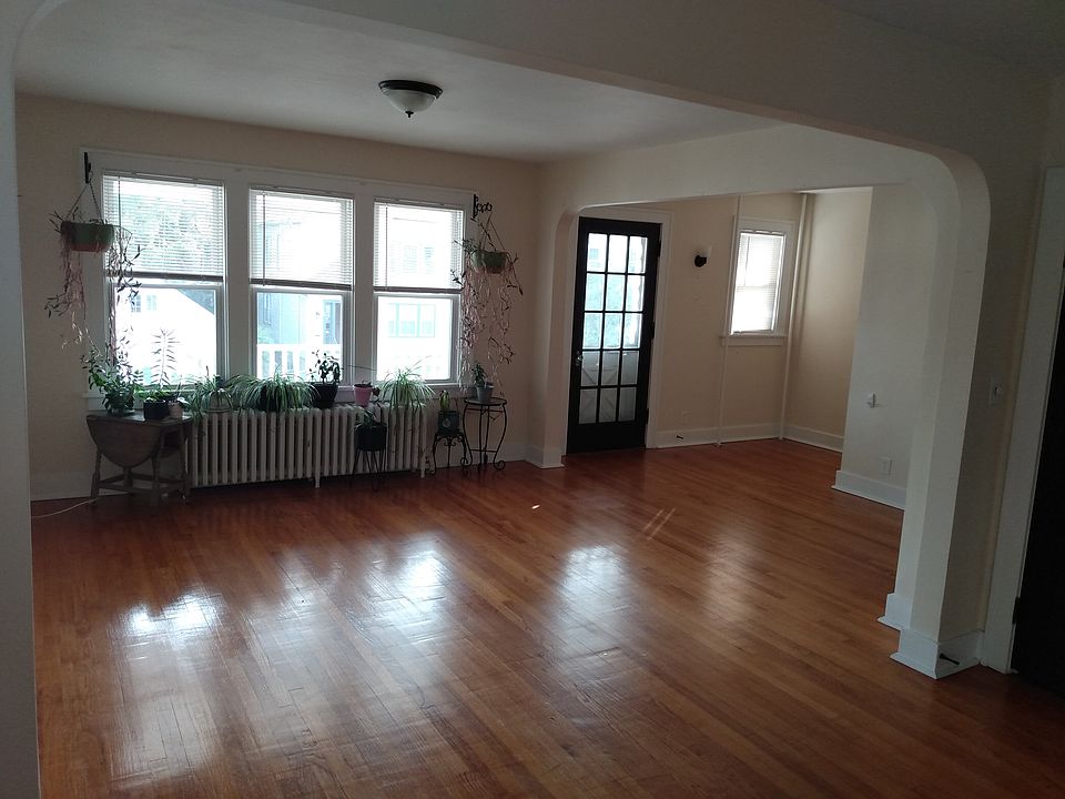 Living Room / Foyer