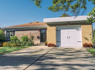 1520 Oakton St, Park Ridge, IL 60068