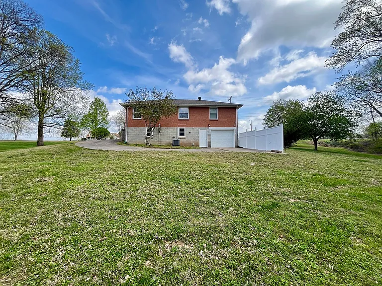 2950 Ashland City Rd — Photo 17