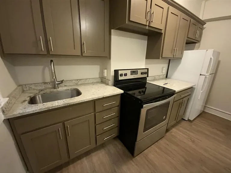 1818 Vernon St NW #203 — Photo 5