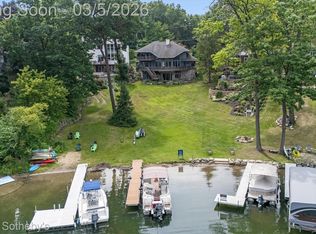 1745 Ridge Rd, White Lake, MI 48383