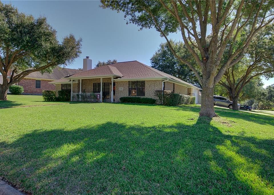1st image of 300 Woodside Dr