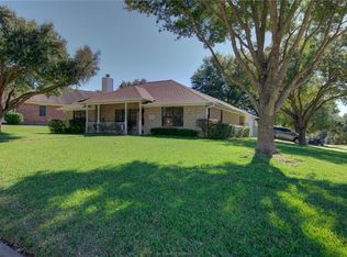300 Woodside Dr, Brenham, TX 77833