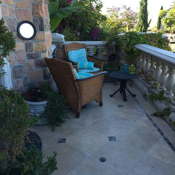 Front seating area