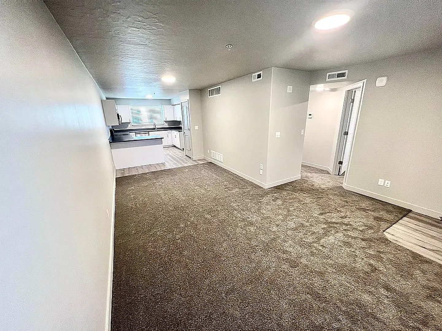 2 Bedroom 1 Bathroom Orem Condo — Photo 3