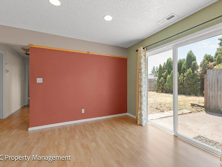 4780 Cody Ave — Photo 11