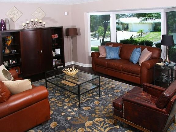 Living Room w/ bay window