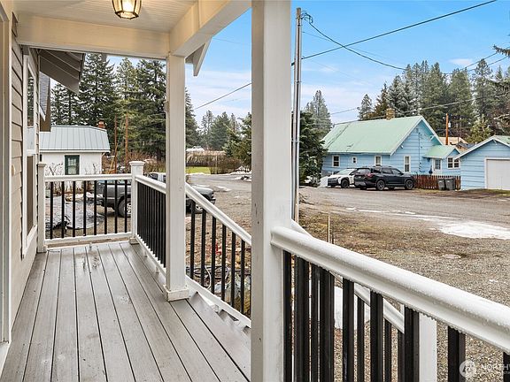 Cozy front porch.>