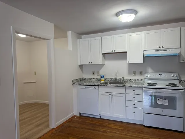 300 Main St #10 — Photo 2