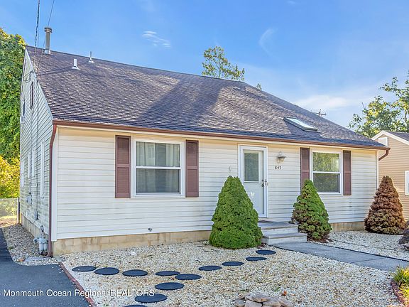 2nd image of 843 Hanley Street