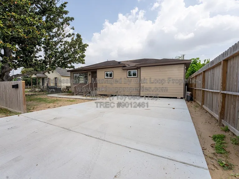 220 Armstrong St — Photo 26