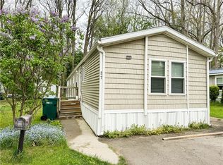 27 Glazer Dr, Rochester, NY 14625