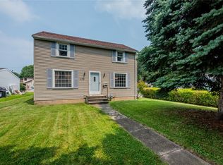 170 Oaklawn Dr, Rochester, NY 14617