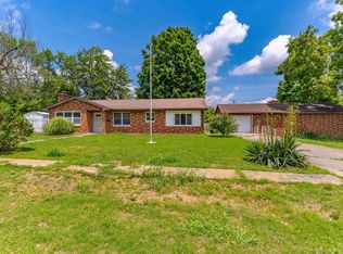 131 W Oak St, Oakland City, IN 47660