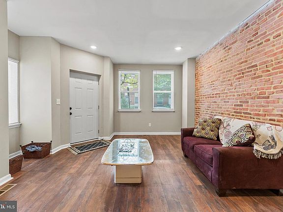3rd image of 446 N Linwood Ave