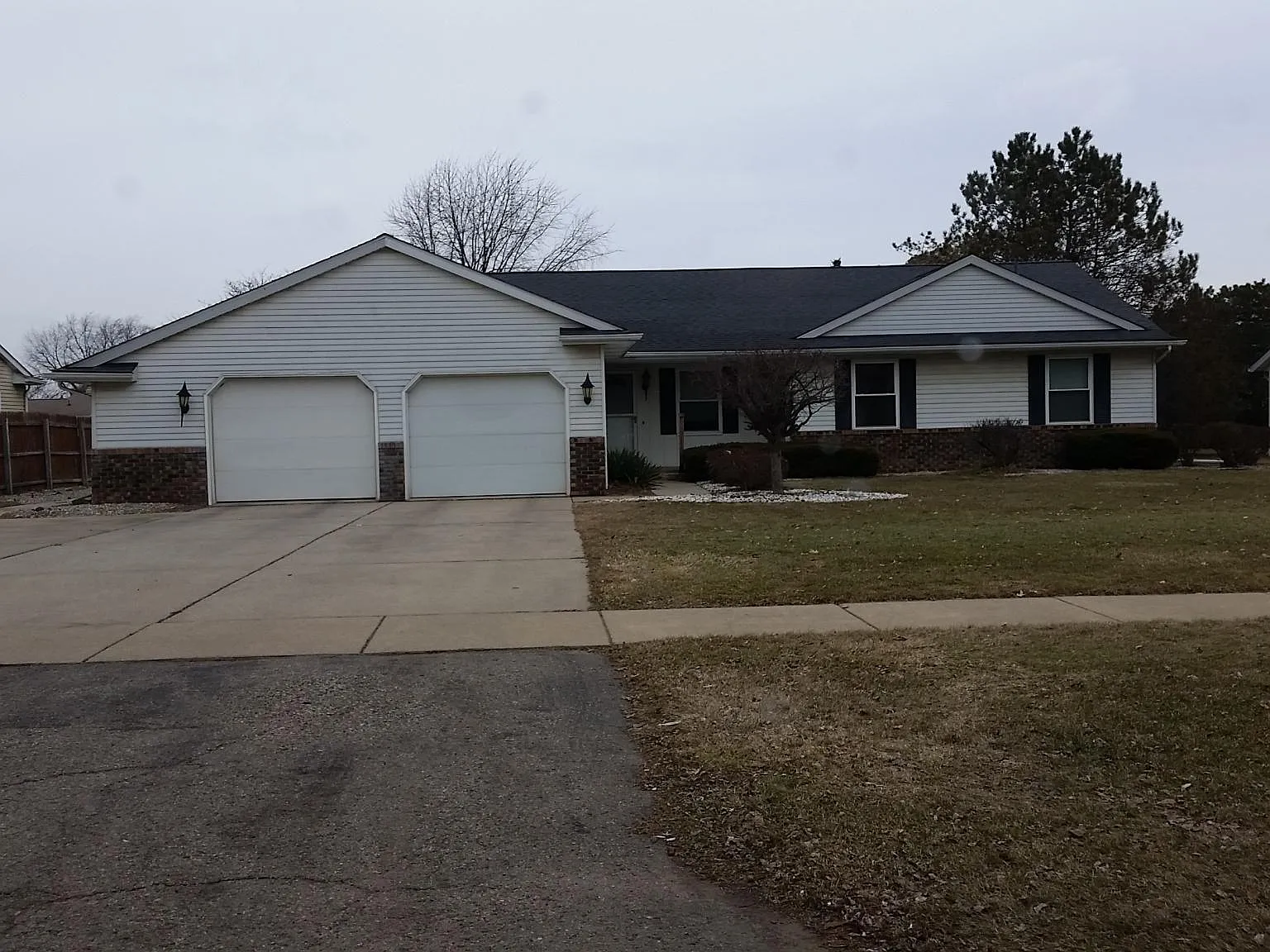 2 bed, 1000 sqft, $1,175 — Photo 1