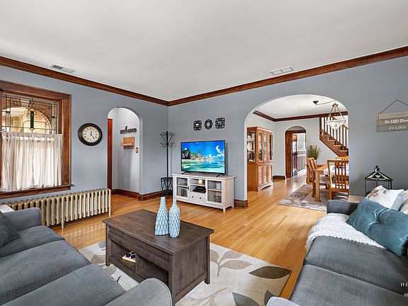 4th image of 5849 N Mulligan Ave