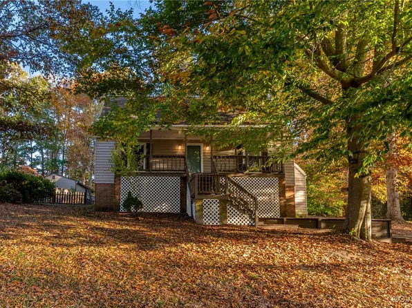 2725 Mistwood Forest Dr, Chester, VA 23831