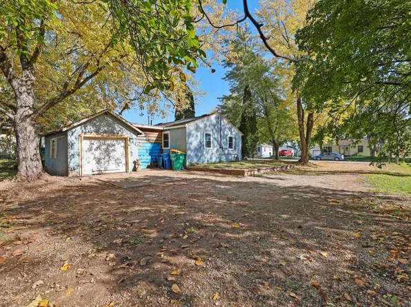 1130 Lime Kiln Rd, Green Bay, WI 54302