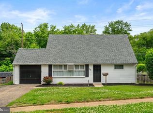 44 Quickset Rd, Levittown, PA 19057