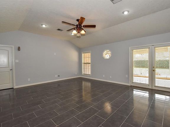 5th image of 2222 Woodcrest Dr
