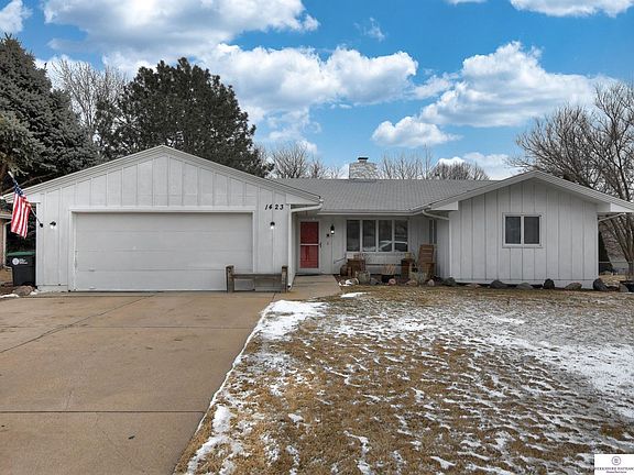 2nd image of 1423 N 147th Plz