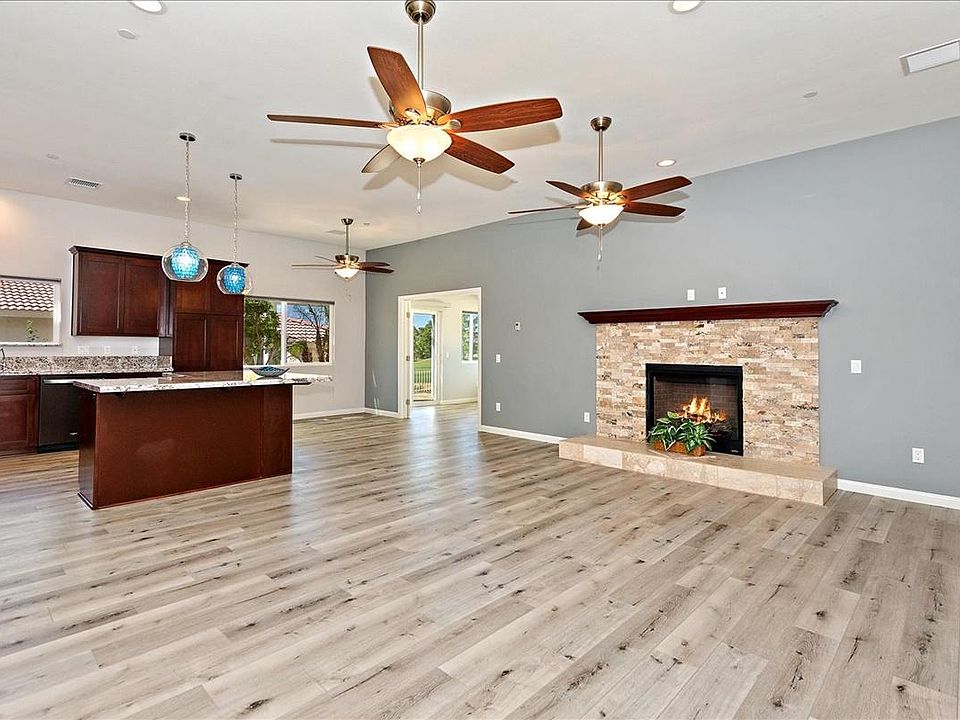 1st image of 8589 Clubhouse Blvd
