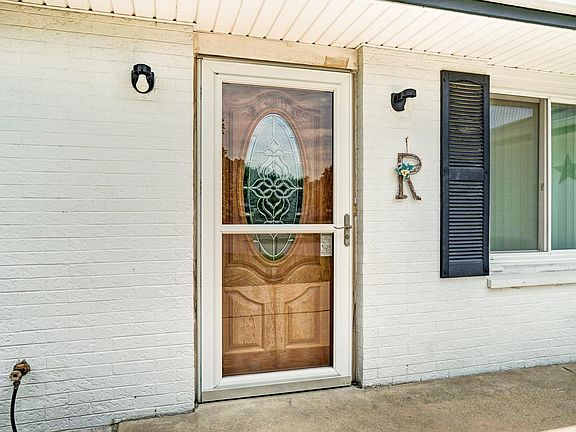 5th image of 310 W Aberdeen Dr