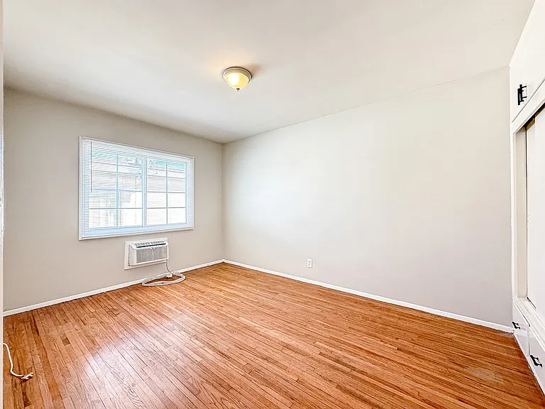 4777 San Vicente Blvd #6 — Photo 9