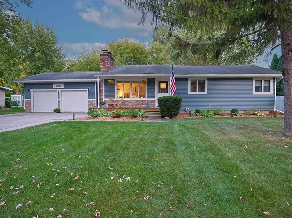 1204 Harding Rd, Essexville, MI 48732