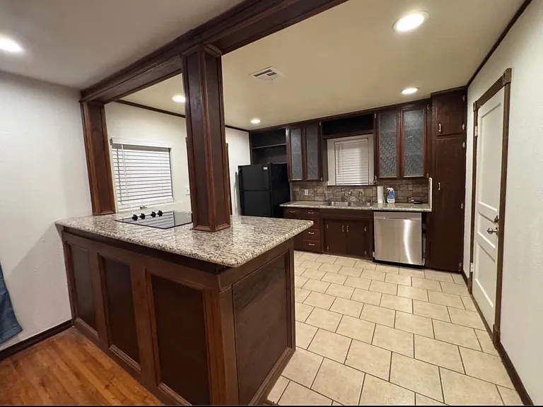 1109 N Redbud Dr — Photo 4