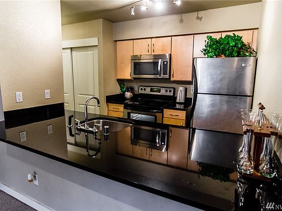 2nd image of 840 NE 125th St 305 #305