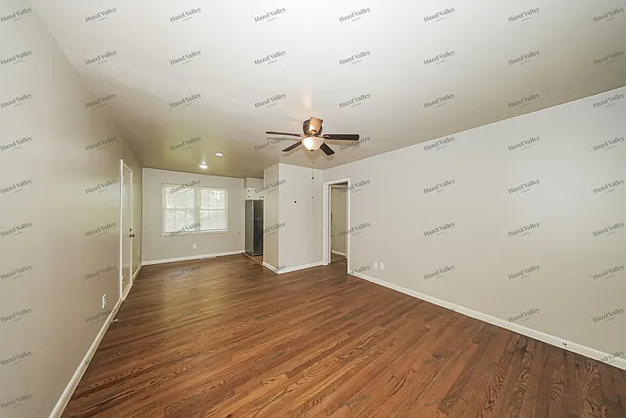 705 Stahl Dr — Photo 4
