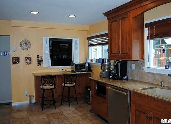 4th image of 54 Knott Dr