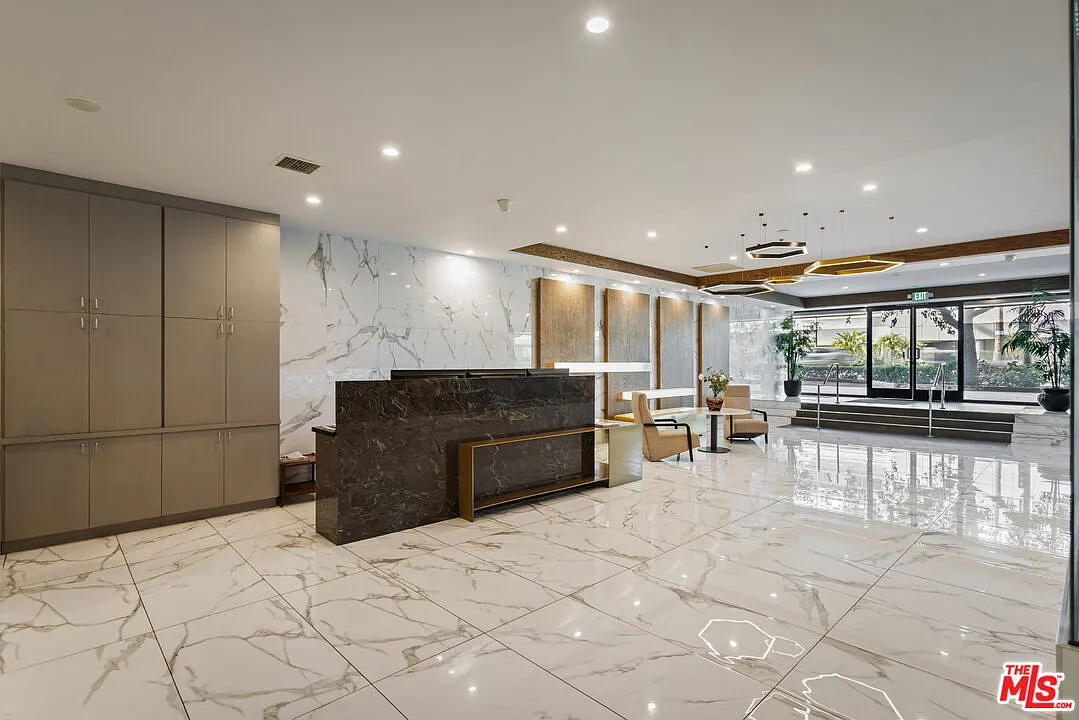 4460 Wilshire Blvd — Photo 3