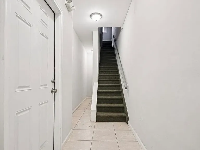 1009 W Main St #1 — Photo 8
